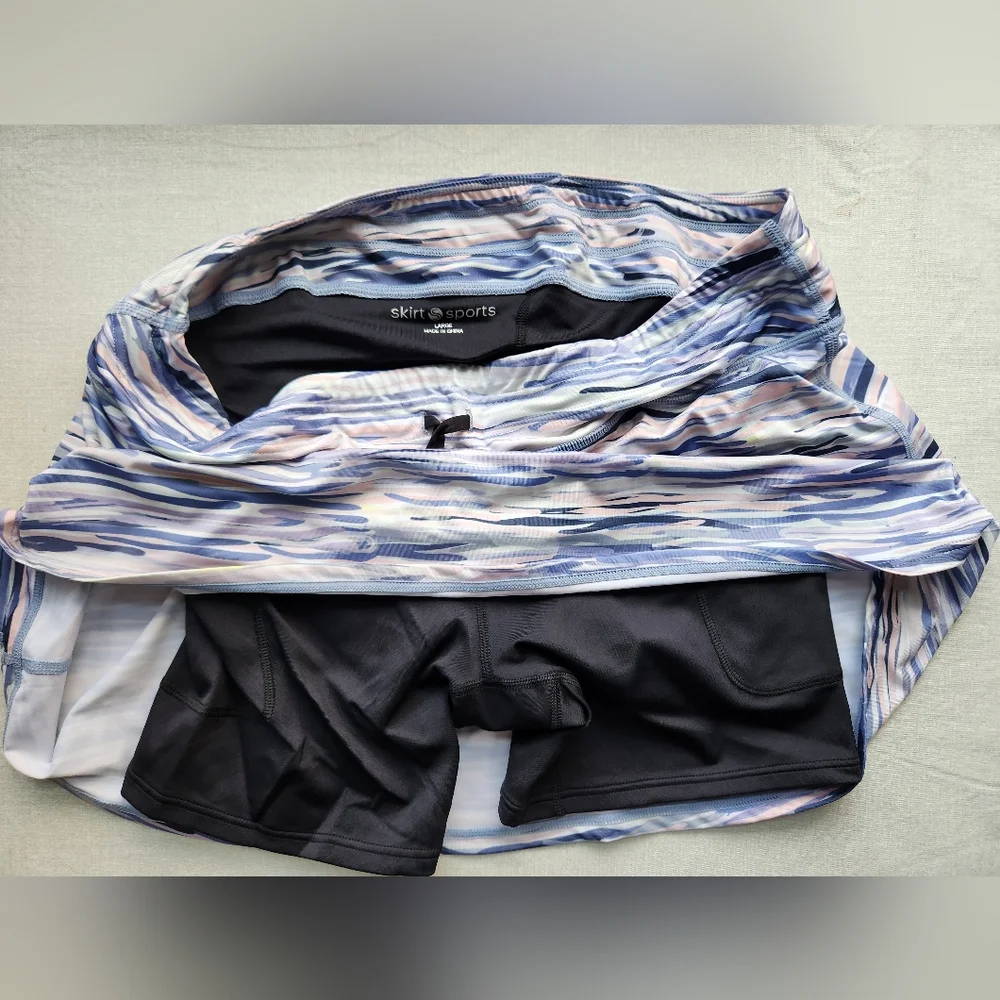 NWOT SkirtSports Lotta breeze - Picture 2 of 3